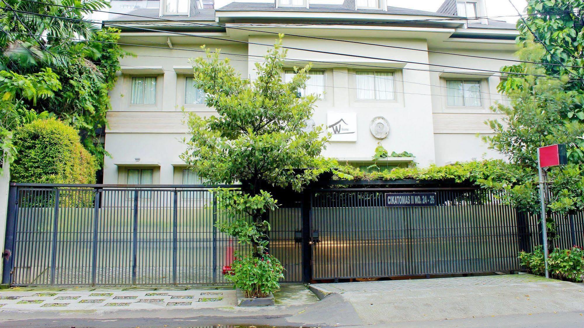 W Home Cikatomas Jakarta Exterior photo