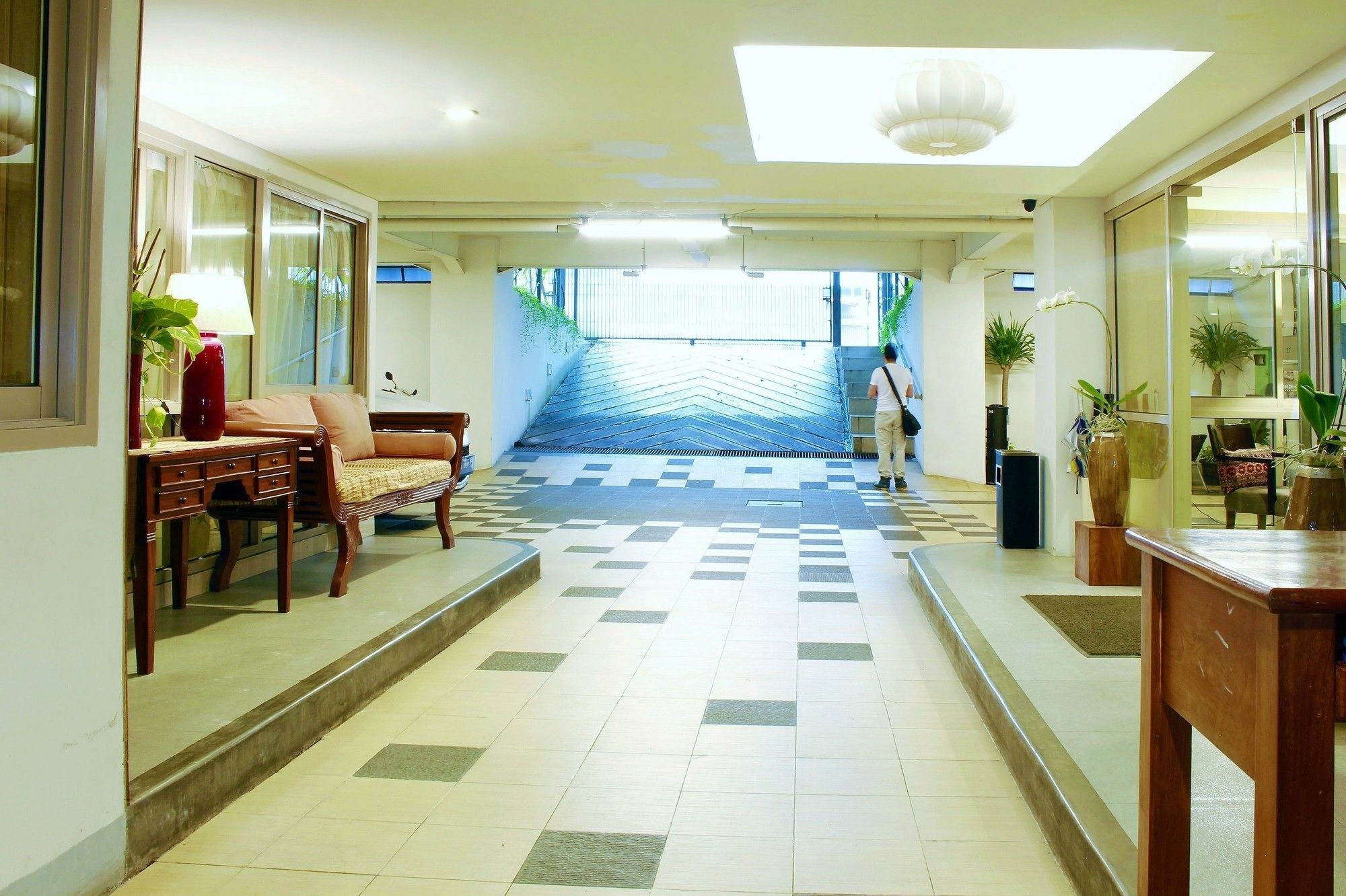 W Home Cikatomas Jakarta Exterior photo