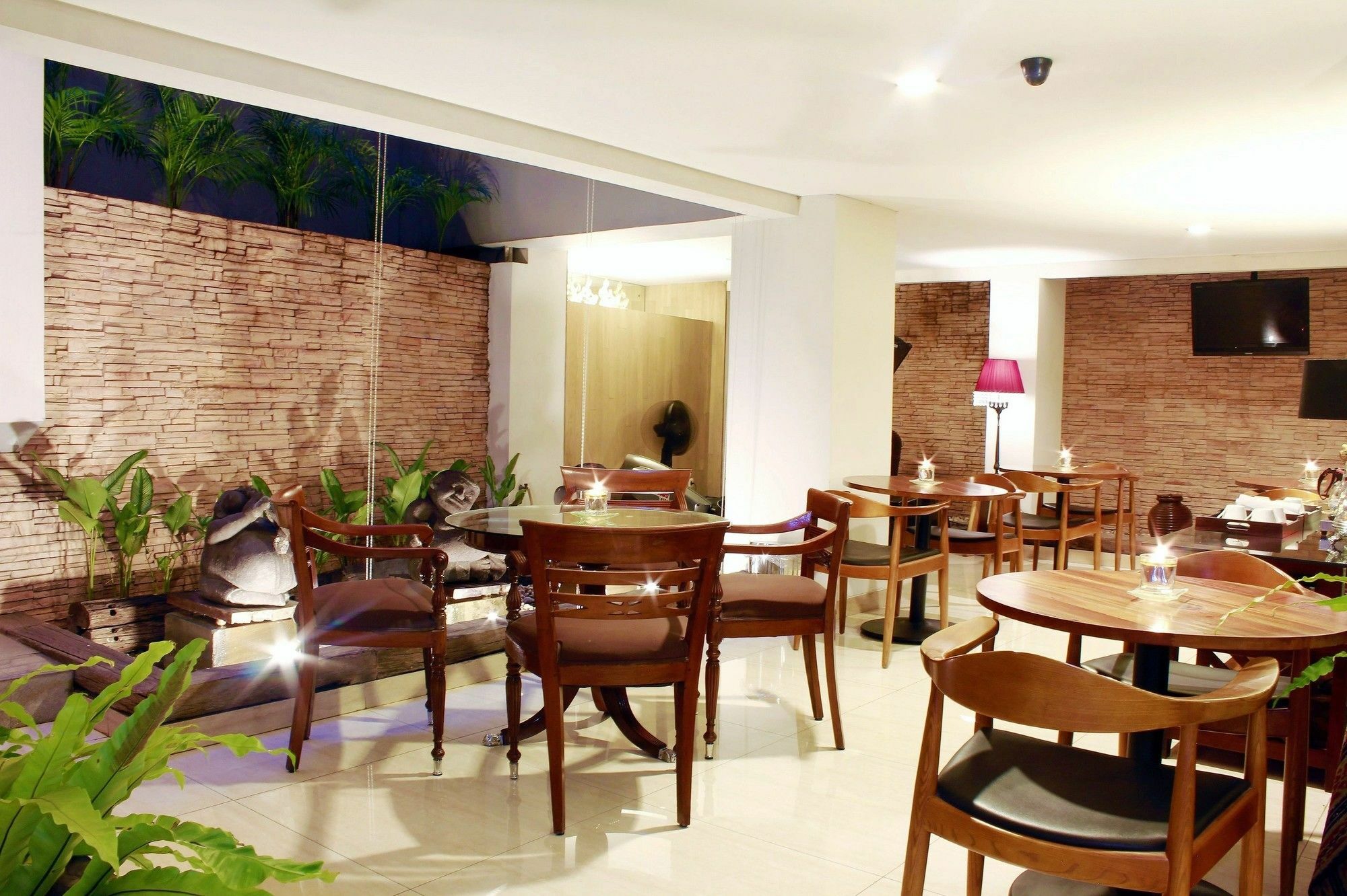 W Home Cikatomas Jakarta Exterior photo