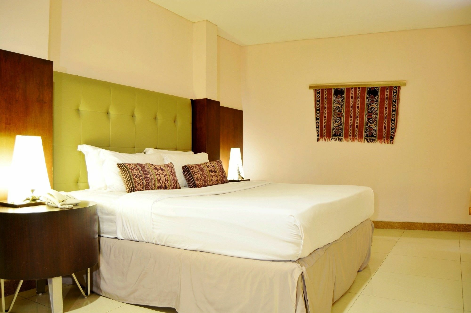 W Home Cikatomas Jakarta Exterior photo