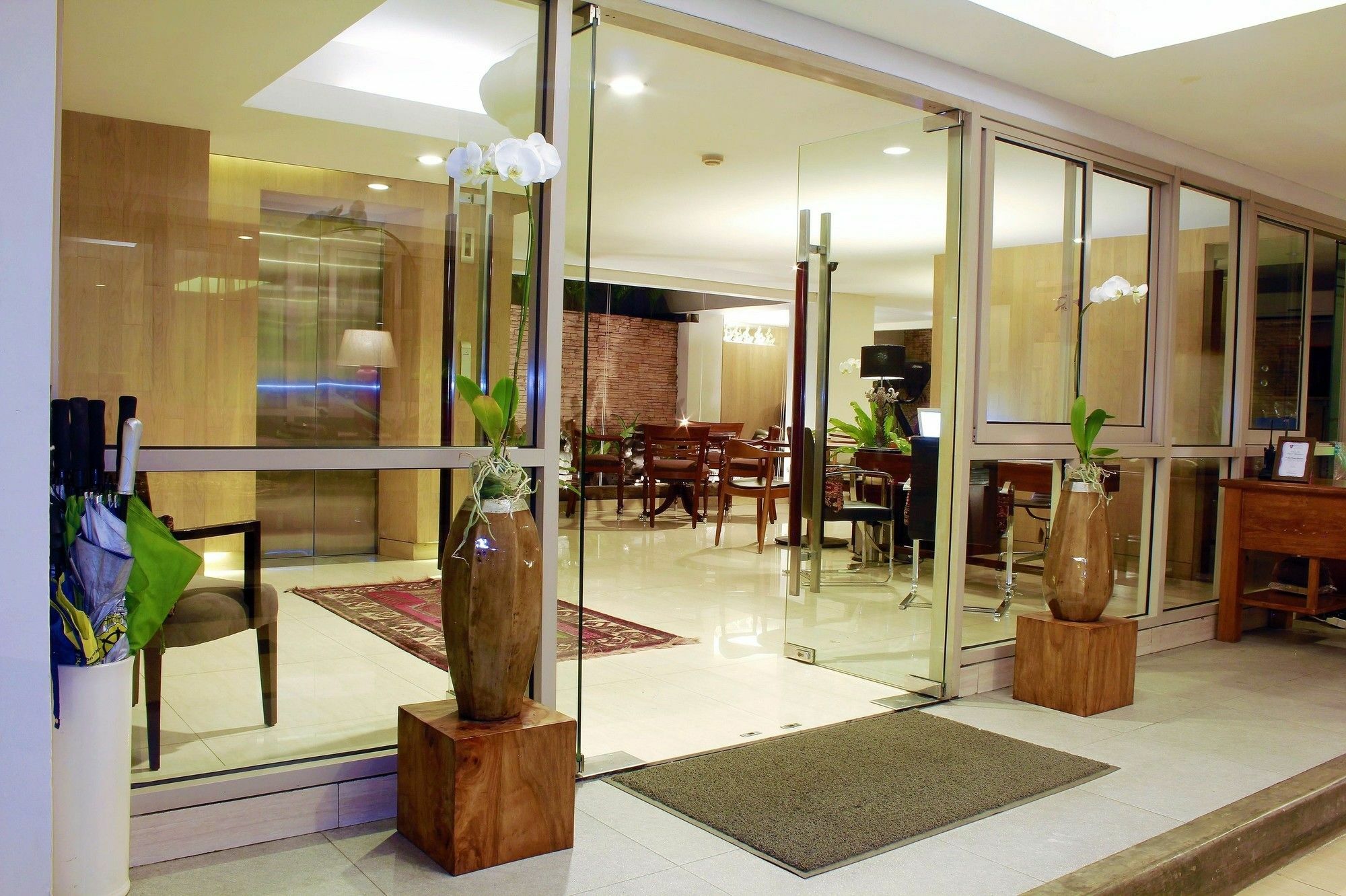 W Home Cikatomas Jakarta Exterior photo