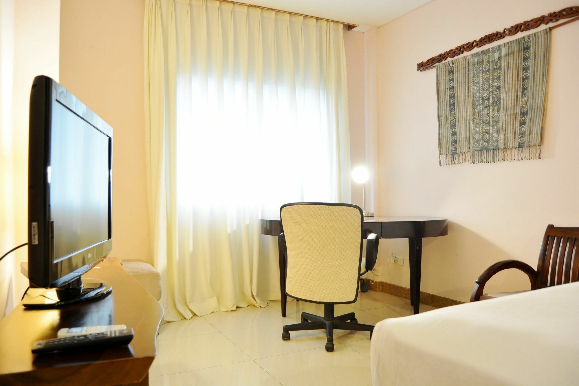 W Home Cikatomas Jakarta Exterior photo