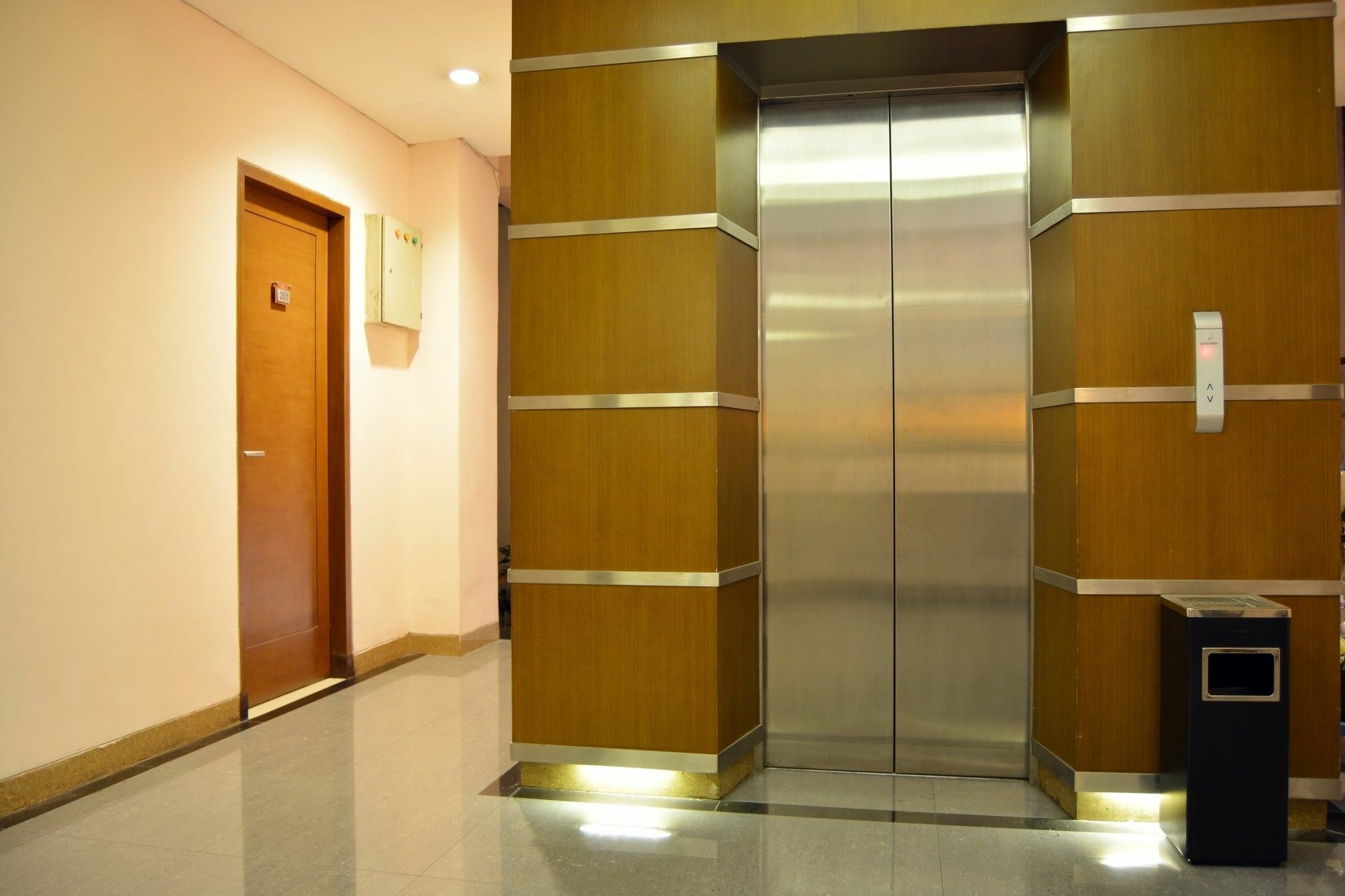 W Home Cikatomas Jakarta Exterior photo