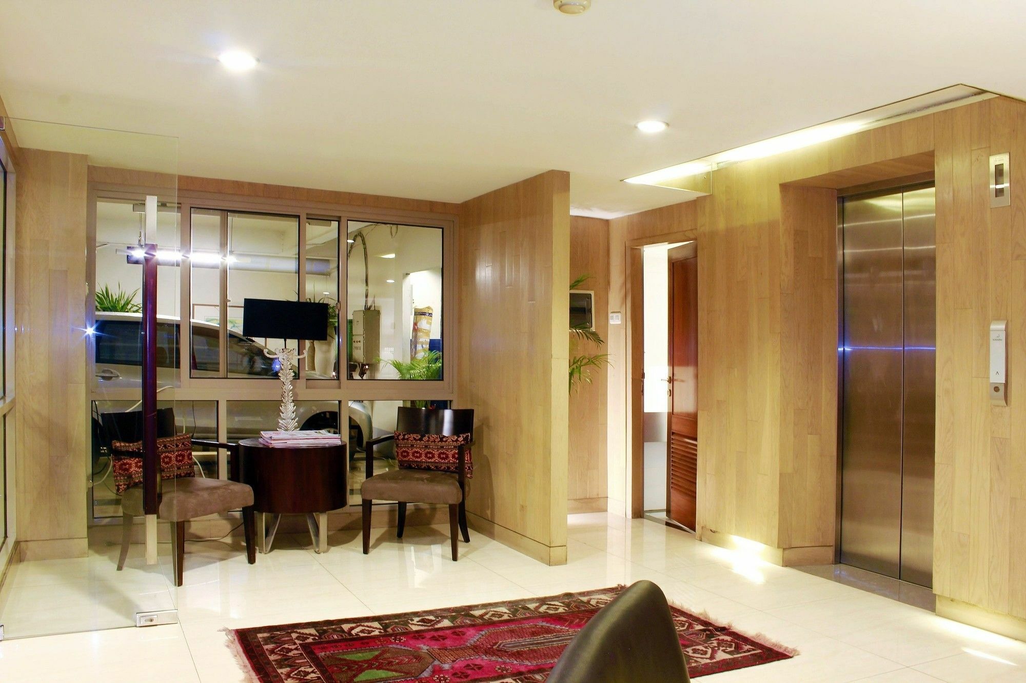 W Home Cikatomas Jakarta Exterior photo